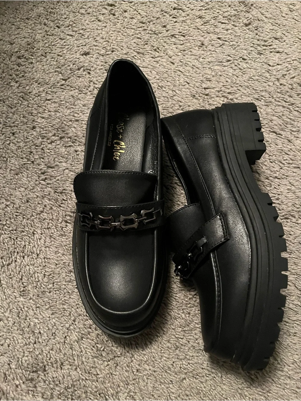 Chase + Chloe Black Chain-Accent Women's Loafers